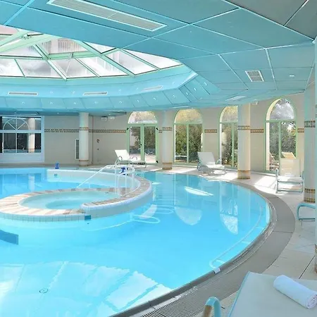 Ravissant T2 Avec Piscine, Climatisation Et Parking - Proche Plages Et Port - Fr-1-768-19 Apartment *
